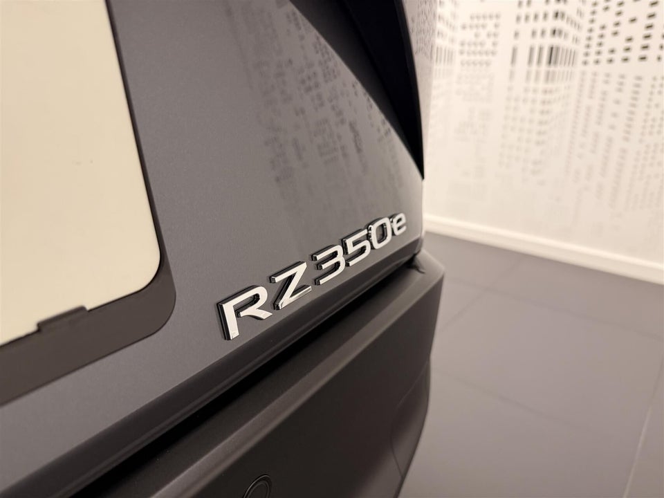 Lexus RZ350e 77 Executive 5d