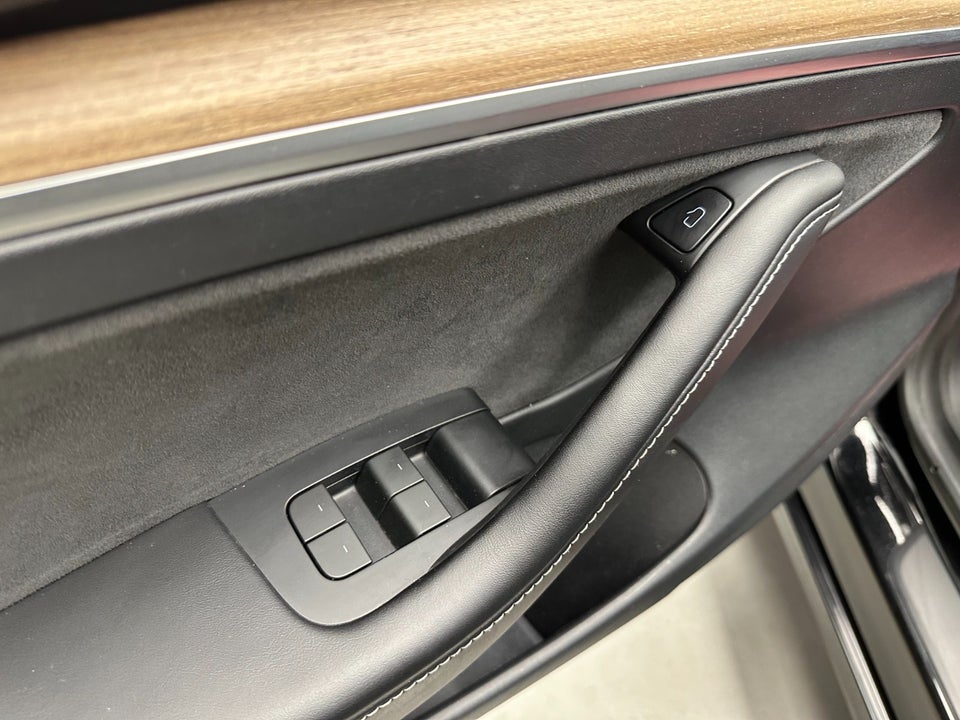 Tesla Model 3 Long Range RWD 4d