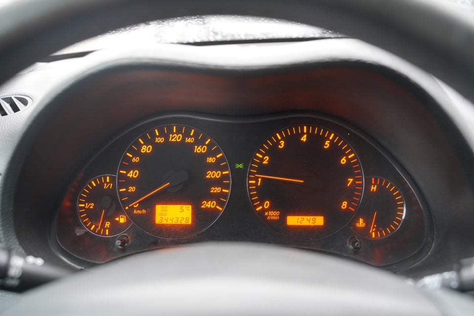 Toyota Avensis 1,8 VVT-i Terra stc. 5d