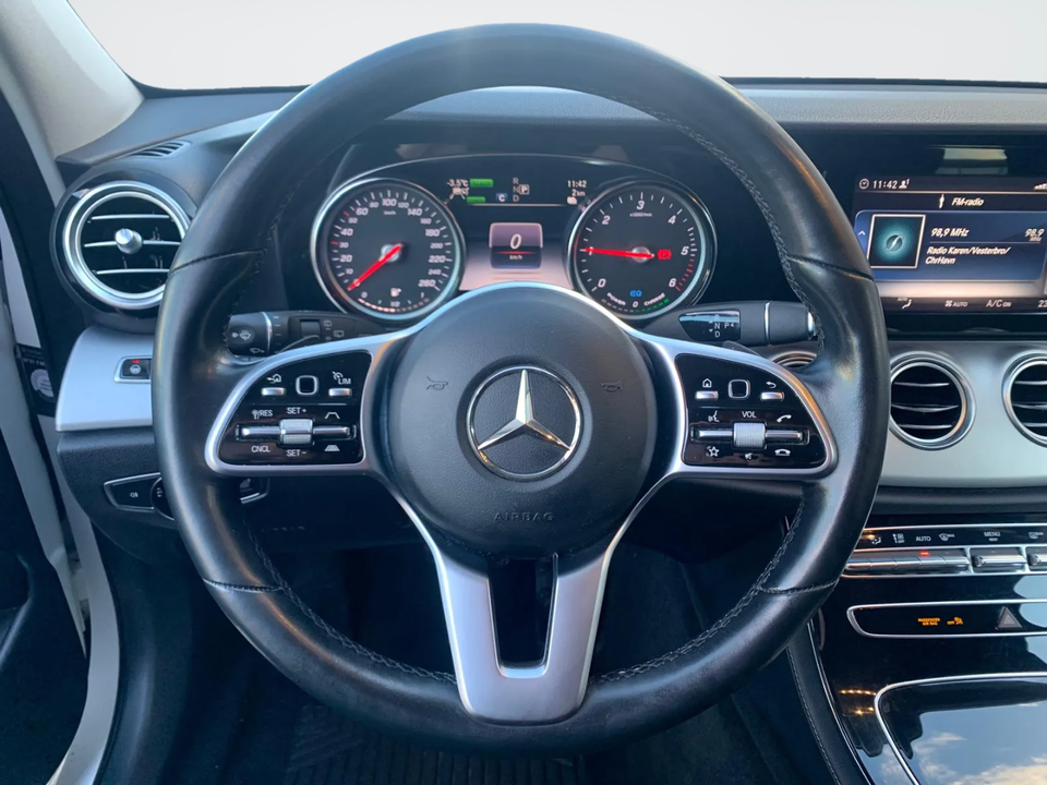 Mercedes E300 de 2,0 Avantgarde stc. aut. 5d