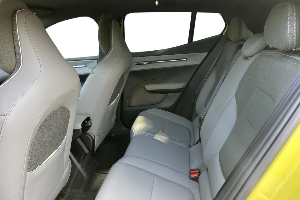 Volvo EX30 Extended Range Plus 5d