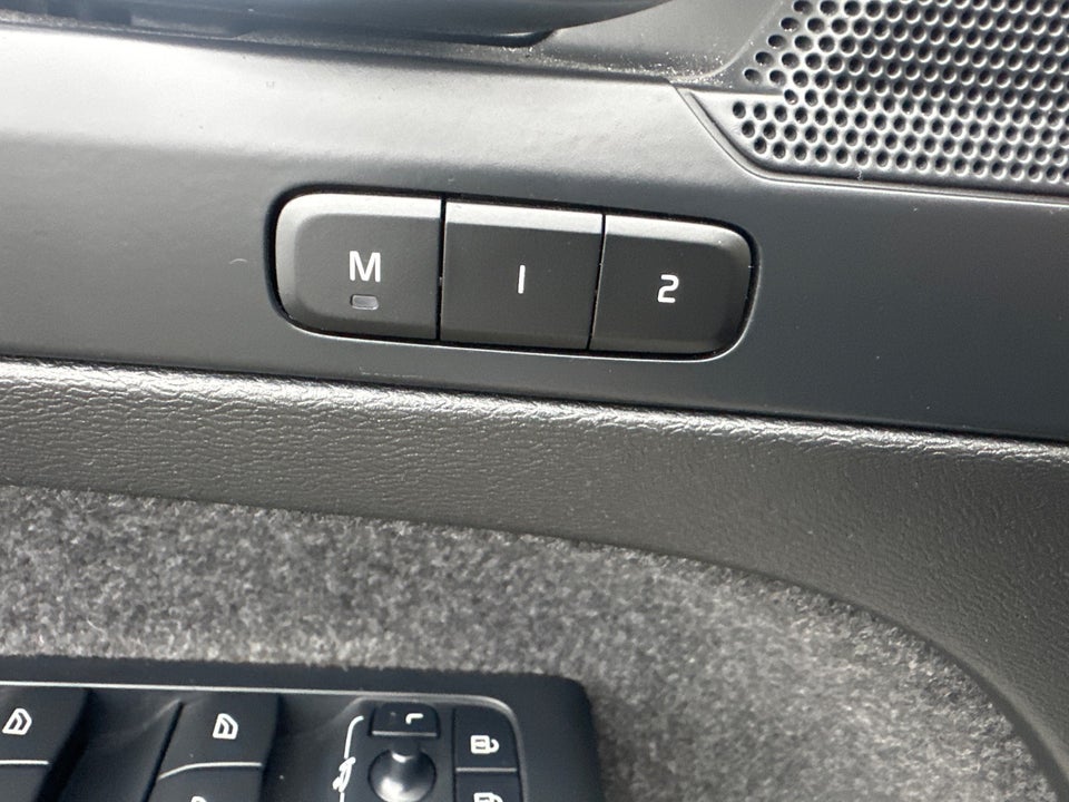 Volvo XC40 ReCharge Extended Range Plus 5d