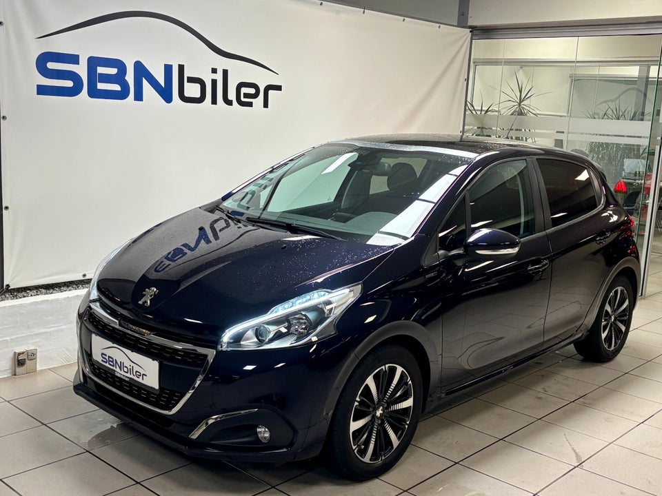 Peugeot 208 1,2 PureTech 110 Signature Sky 5d