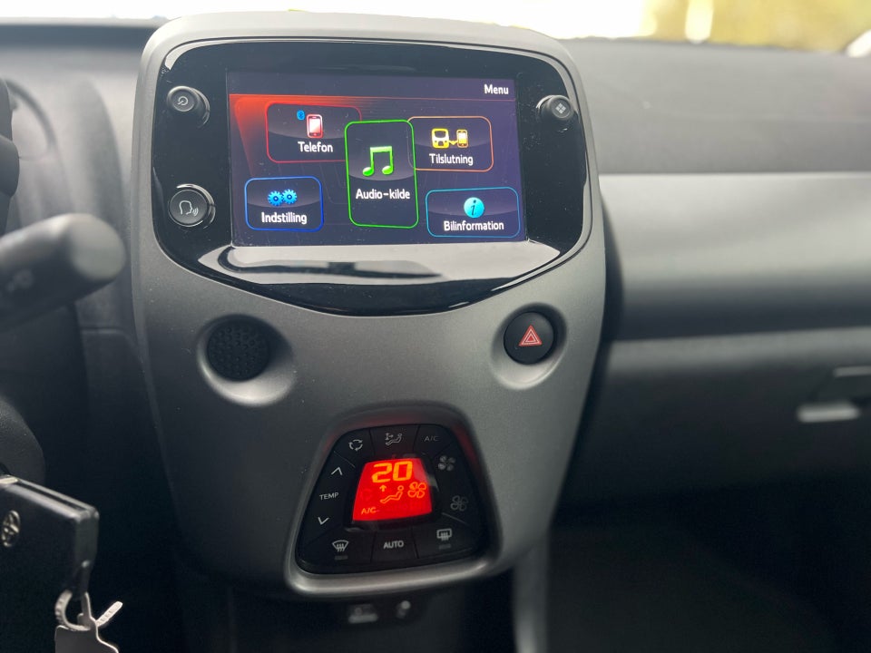 Toyota Aygo 1,0 VVT-i x-press x-shift 5d