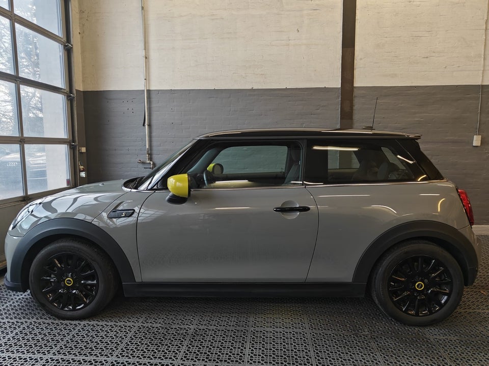 MINI Cooper SE Essential 3d