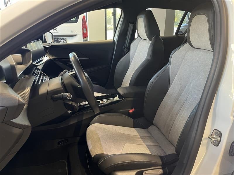 Peugeot e-208 50 GT 5d