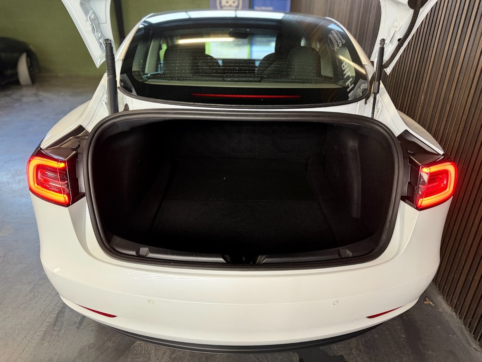 Tesla Model 3 Standard Range+ RWD 4d