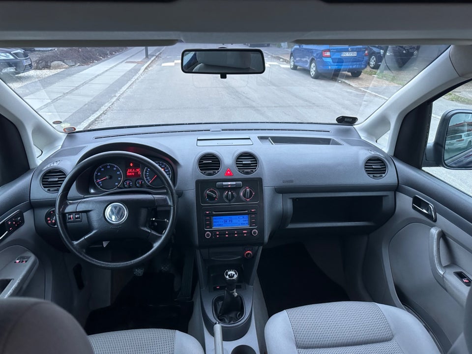 VW Caddy 1,6 Life 5d