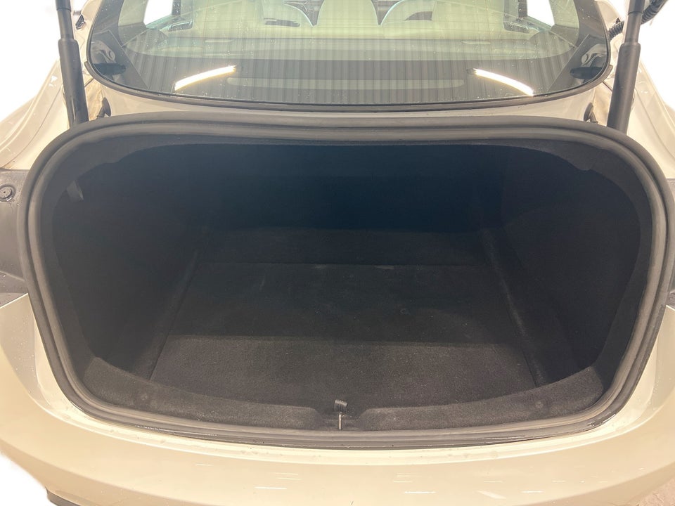 Tesla Model 3 Long Range AWD 4d