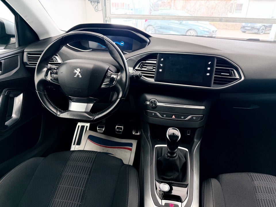 Peugeot 308 1,5 BlueHDi 130 Allure Grand 5d