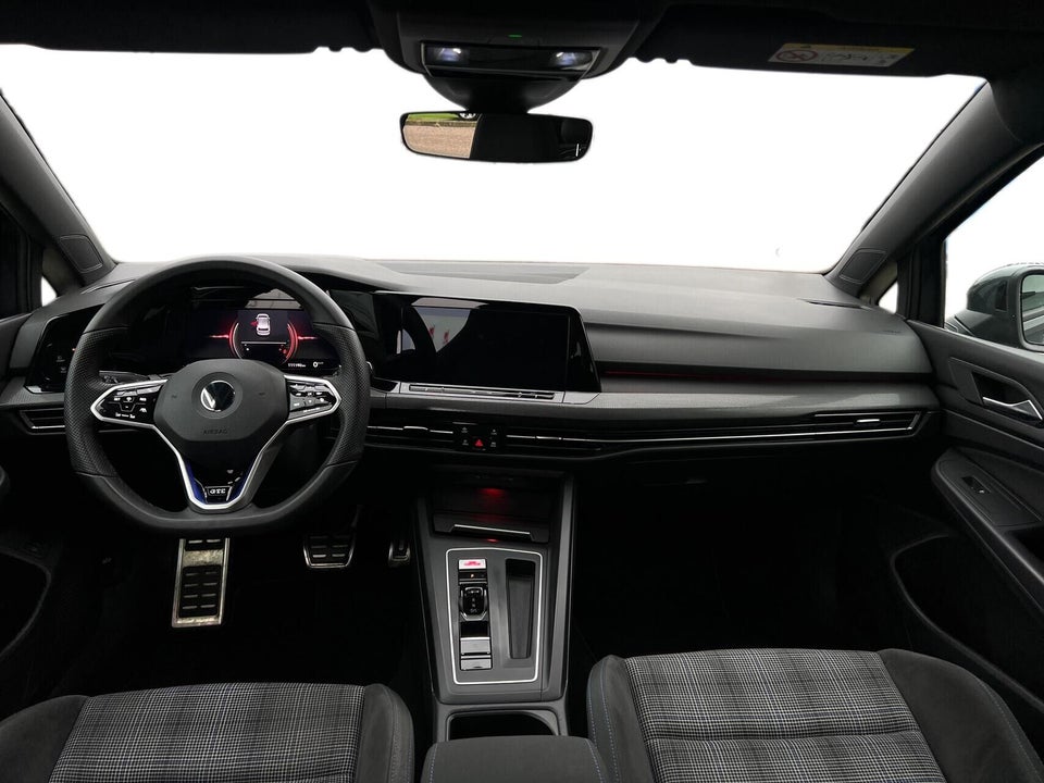 VW Golf VIII 1,4 GTE DSG 5d