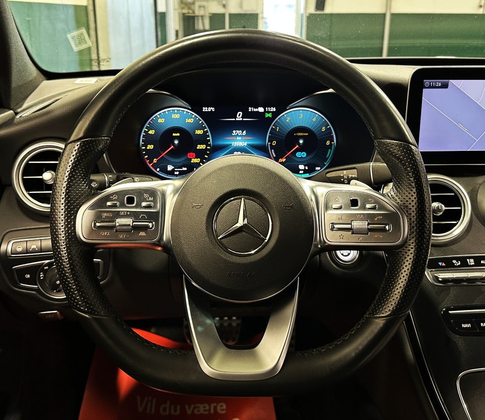 Mercedes C300 de 2,0 AMG Line stc. aut. 5d