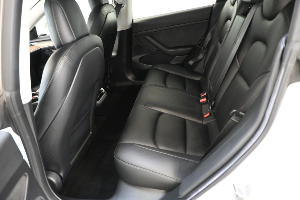 Tesla Model 3 Standard Range+ RWD 4d