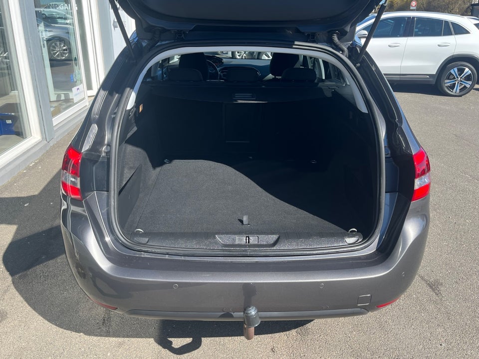 Peugeot 308 1,5 BlueHDi 130 Style SW 5d