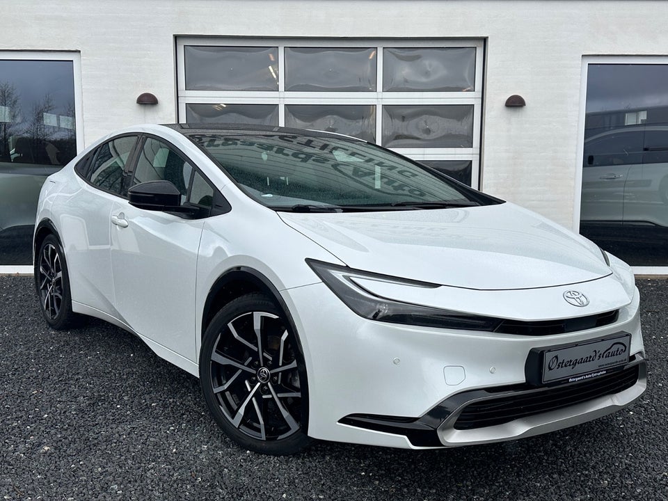 Toyota Prius 2,0 Plug-in Hybrid Elegant 5d