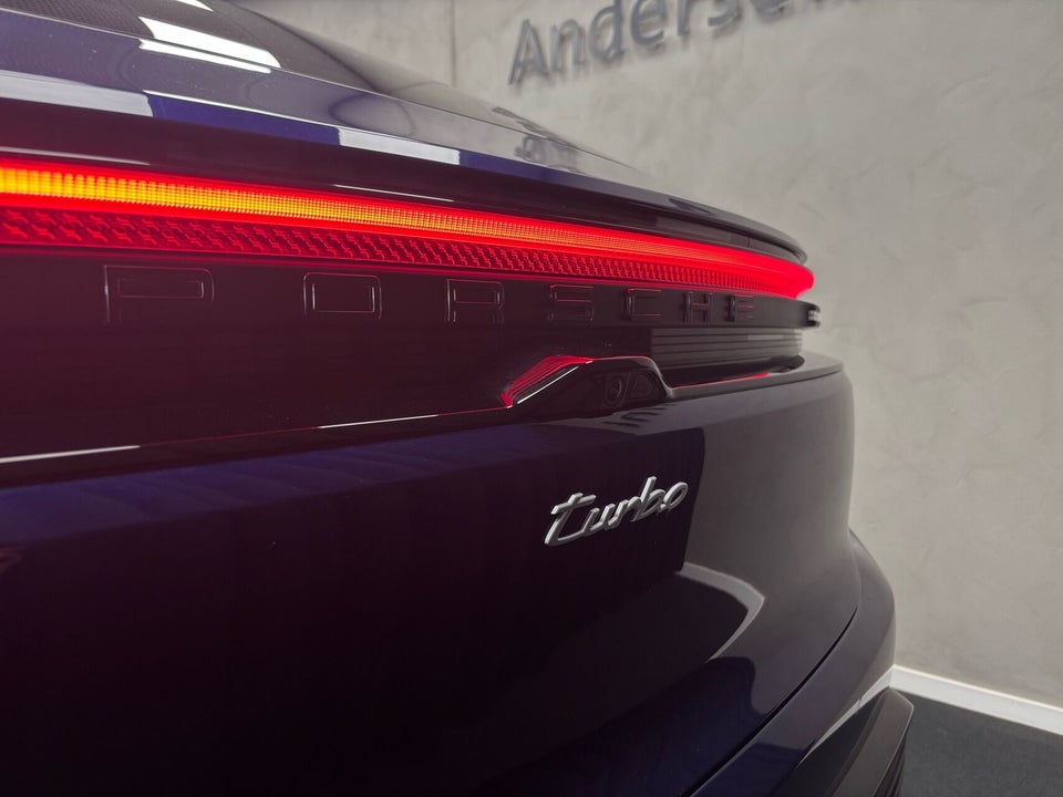 Porsche Macan Turbo 5d