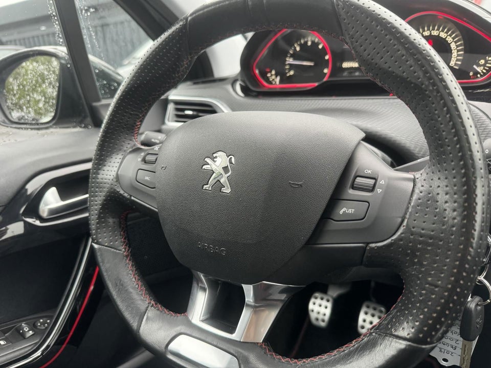 Peugeot 2008 1,6 BlueHDi 120 GT Line Sky 5d