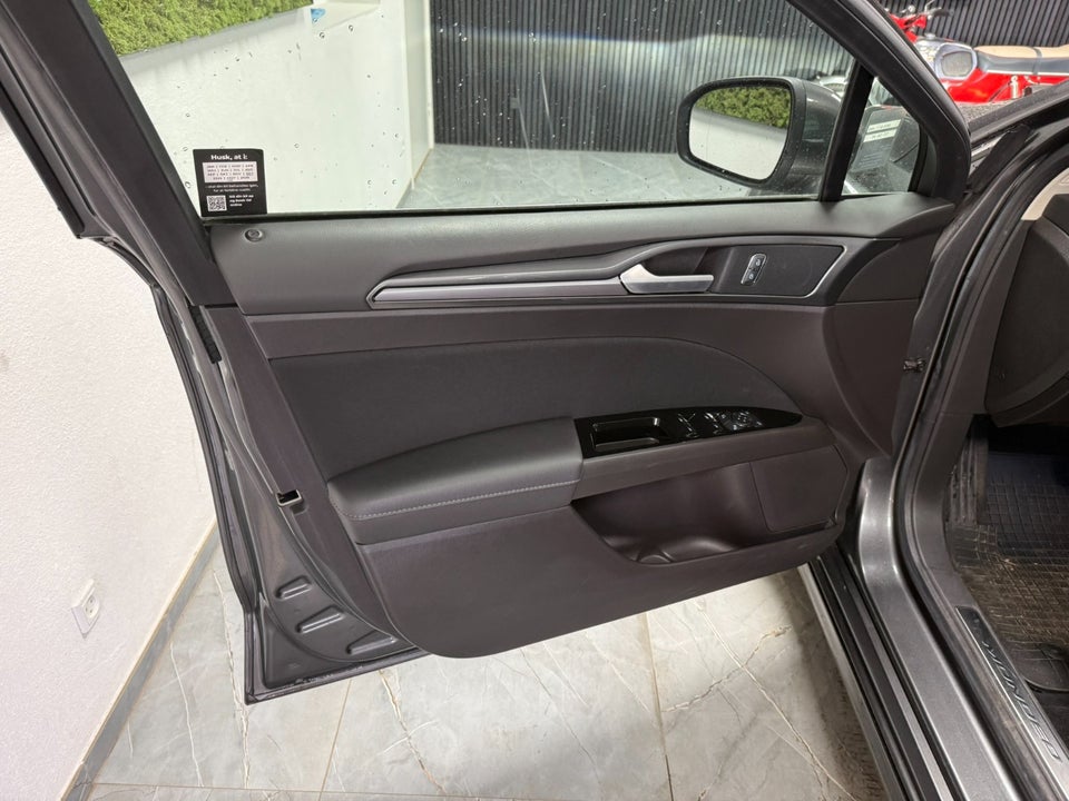 Ford Mondeo 2,0 HEV Titanium stc. CVT 5d