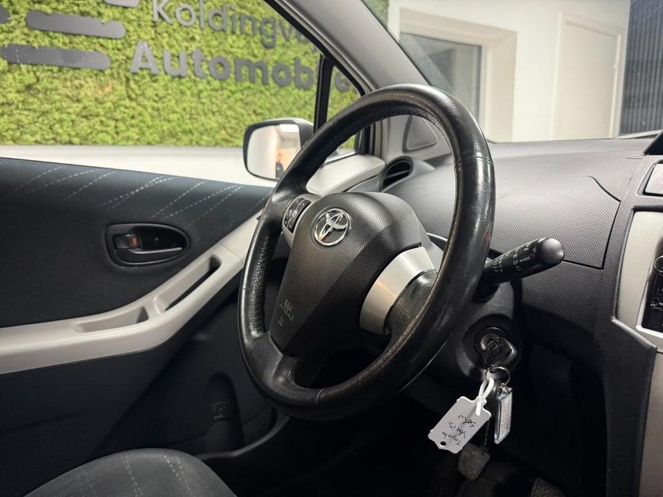 Toyota Yaris 1,3 Luna 5d