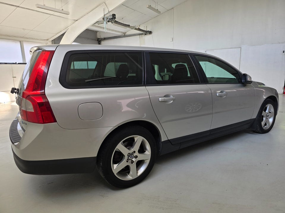 Volvo V70 2,4 D5 205 Summum aut. 5d