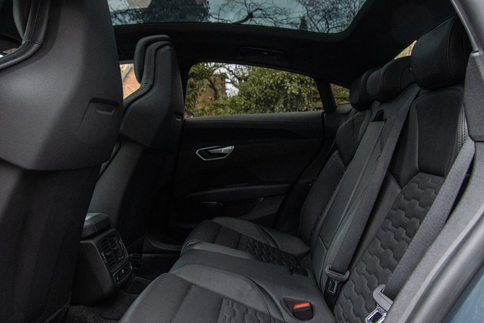 Audi e-tron GT quattro 4d