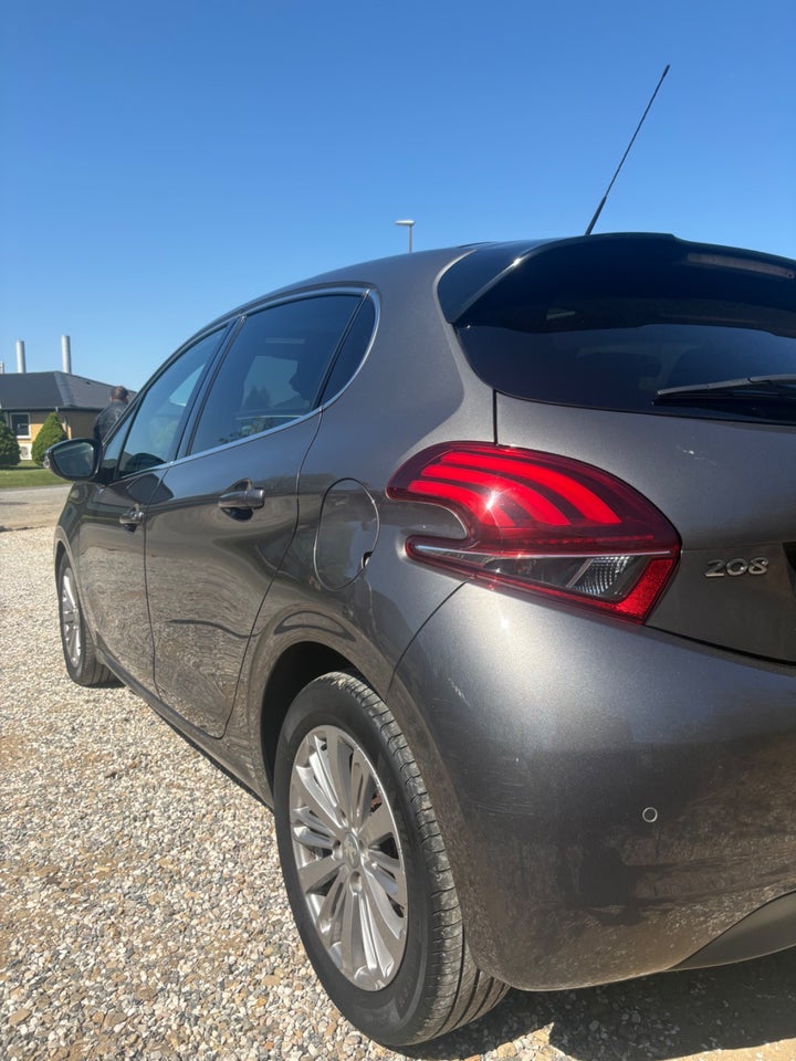 Peugeot 208 1,6 BlueHDi 100 Envy+ 5d