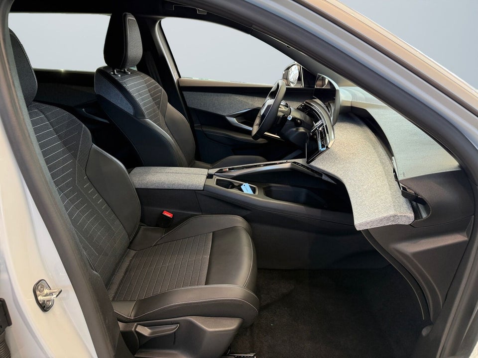 Peugeot e-5008 77 Allure 7prs 5d