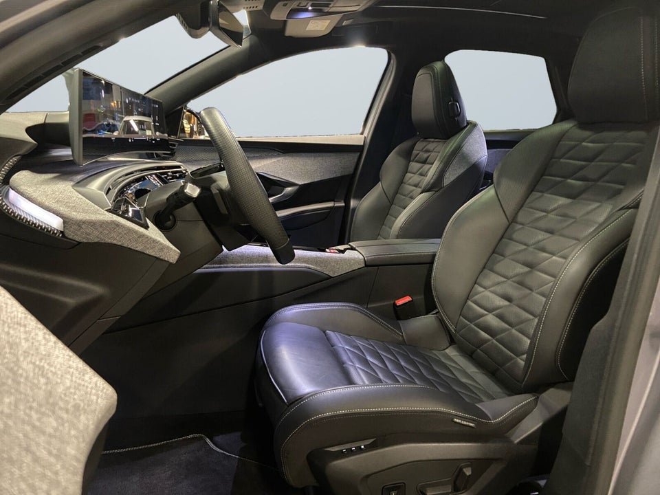 Peugeot e-3008 77 GT Pack 5d