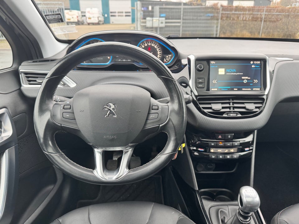 Peugeot 2008 1,5 BlueHDi 100 Allure Sky 5d