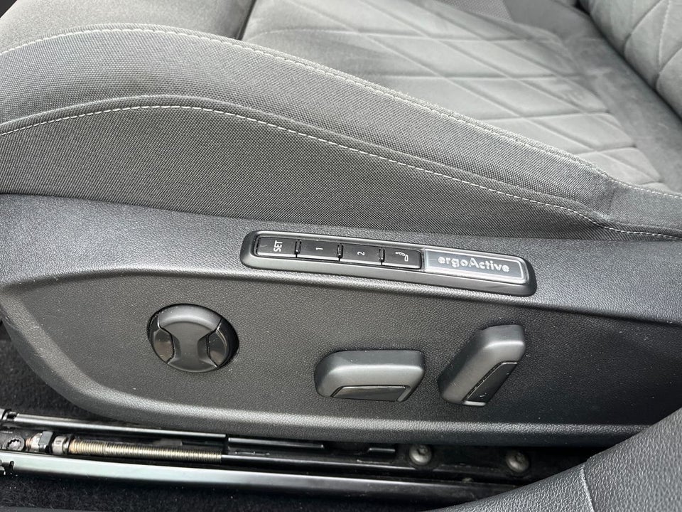 VW Golf VIII 1,4 eHybrid DSG 5d