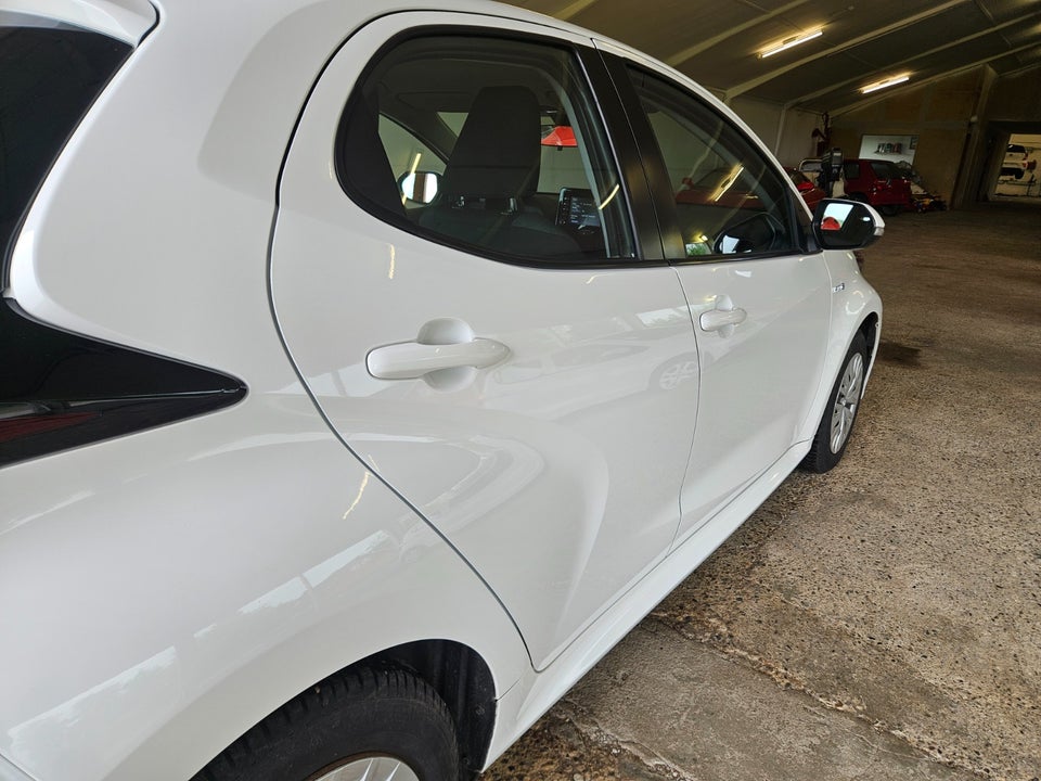 Toyota Yaris 1,5 Hybrid H1 e-CVT 5d