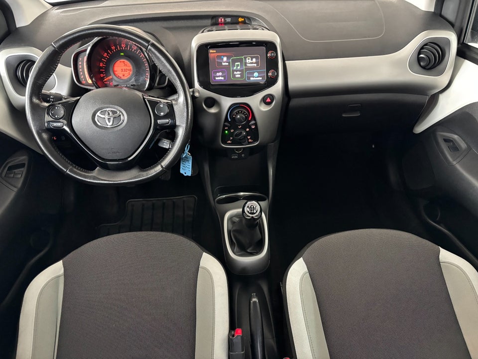 Toyota Aygo 1,0 VVT-i x-play 5d