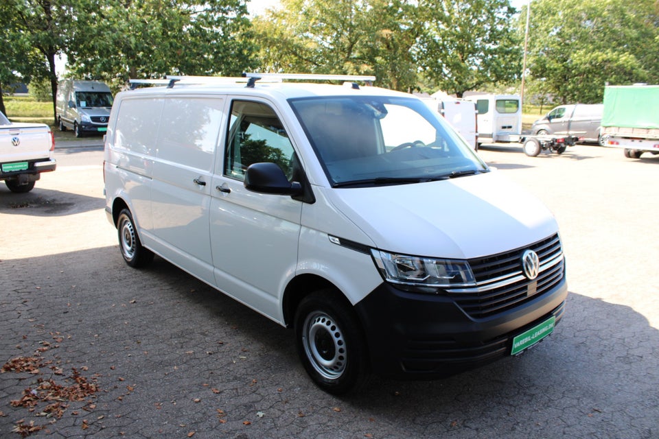 VW Transporter 2,0 TDi 110 Kassevogn lang
