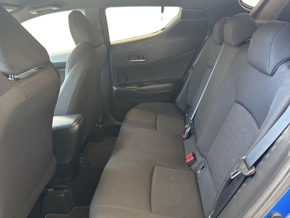 Toyota C-HR 1,8 Hybrid Premium Selected CVT 5d