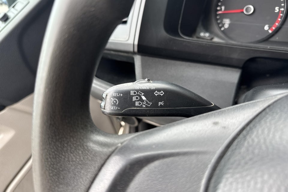 VW Transporter 2,0 TDi 102 Kassevogn lang