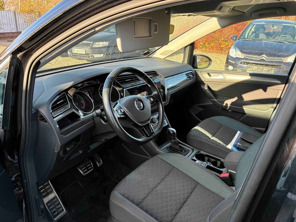 VW Touran 1,6 TDi 115 IQ.Drive DSG 7prs 5d