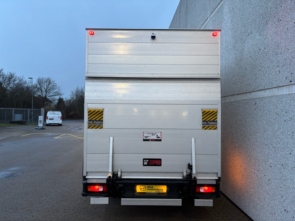 Iveco Daily 3,0 35S18 4100mm Box m/lift AG8