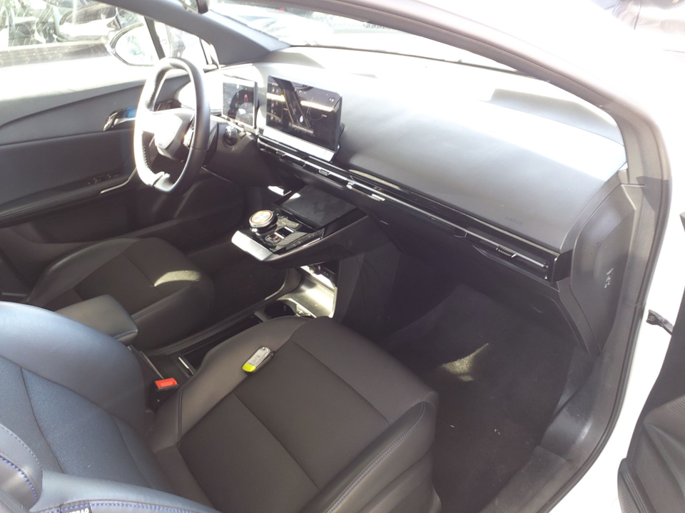 MG 4 77 Luxury Extended Range 5d