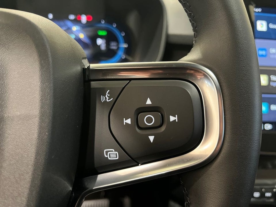 Volvo EX40 Extended Range Plus 5d