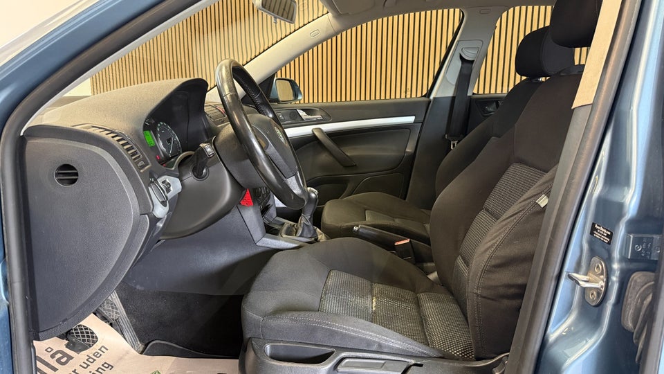 Skoda Octavia 1,6 FSi Ambiente 5d