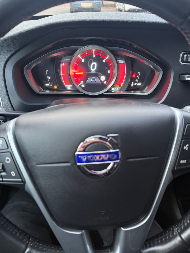 Volvo V40 CC 2,0 D4 190 Momentum aut. 5d