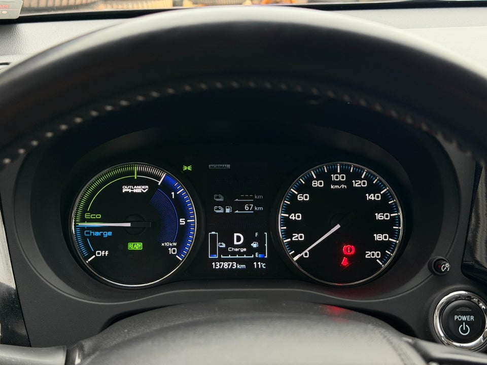 Mitsubishi Outlander 2,4 PHEV Invite CVT 4WD 5d