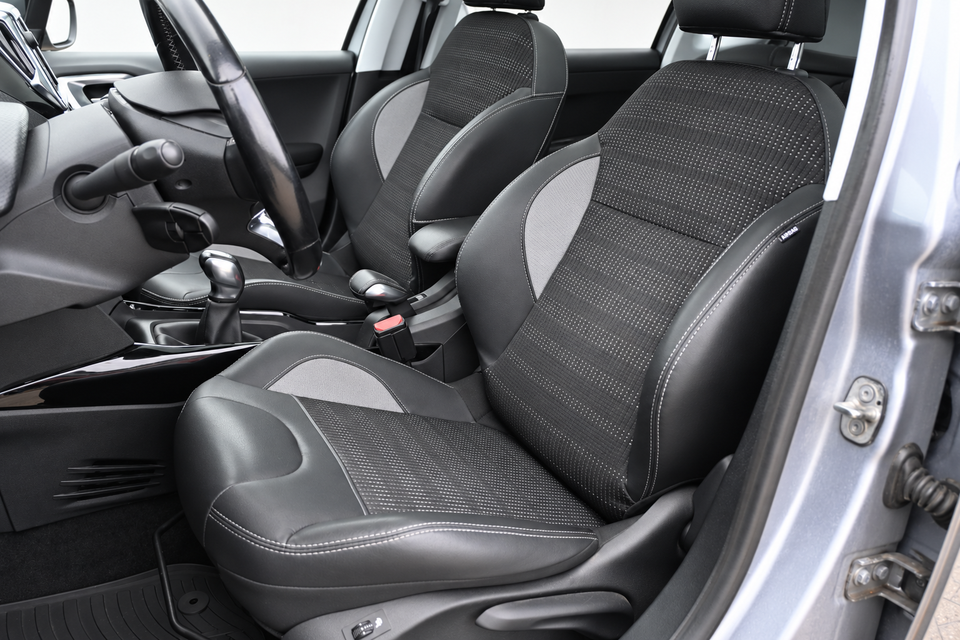 Peugeot 2008 1,2 e-THP 110 Allure Sky 5d