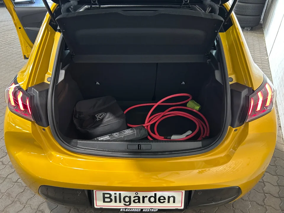 Peugeot e-208 50 GT 5d