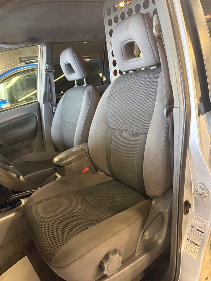 Toyota RAV4 2,0 D-4D 4x4 Van 5d