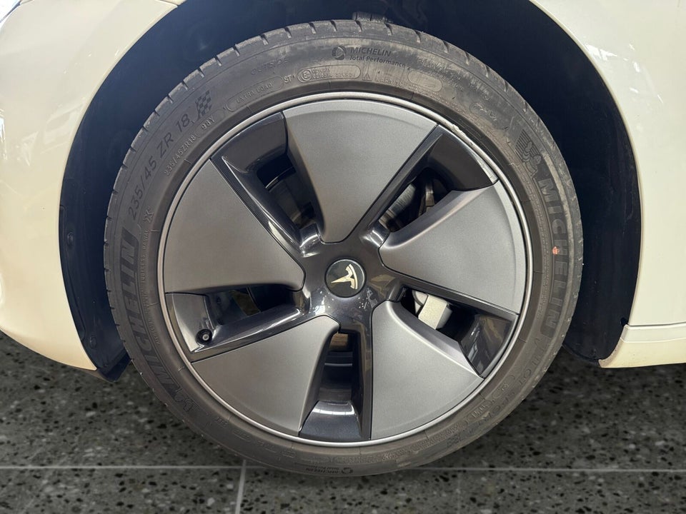 Tesla Model 3 Long Range AWD 4d