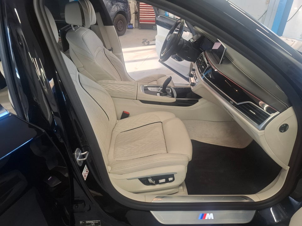 BMW 745Le 3,0 M-Sport xDrive aut. 4d