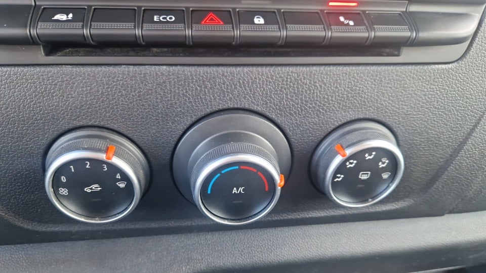 Renault Master IV T33 2,3 dCi 135 L2H2 Kassevogn