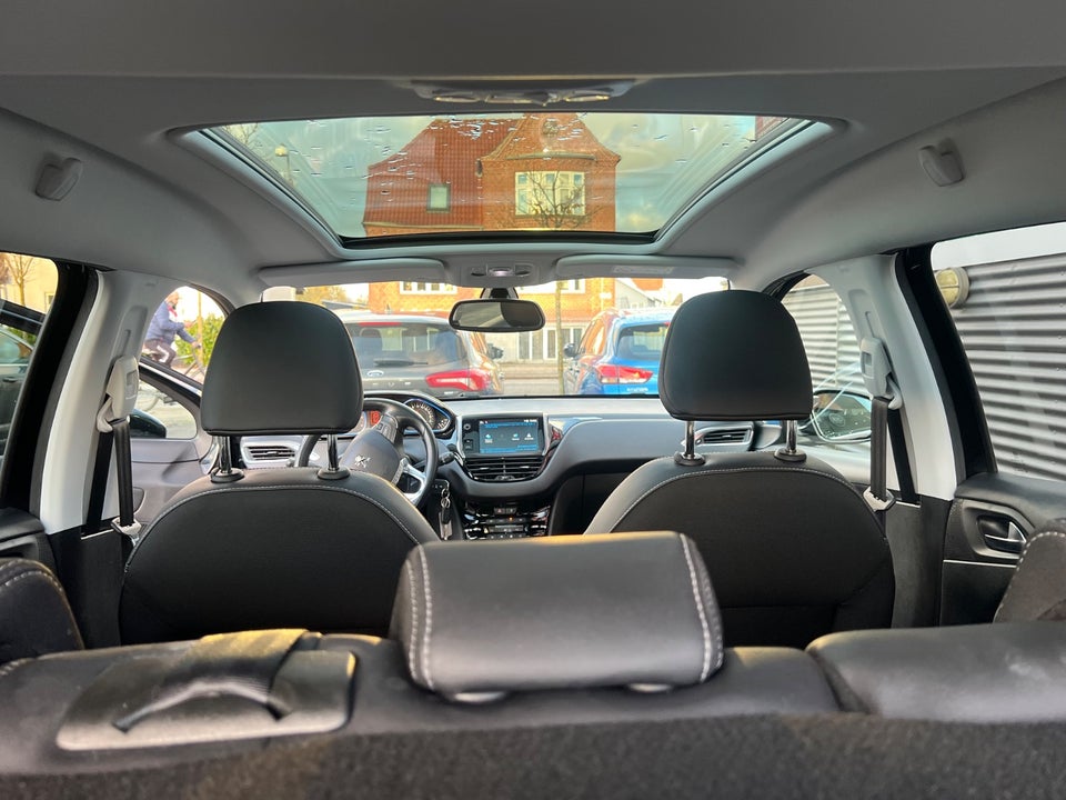 Peugeot 2008 1,5 BlueHDi 100 Prestige Sky 5d