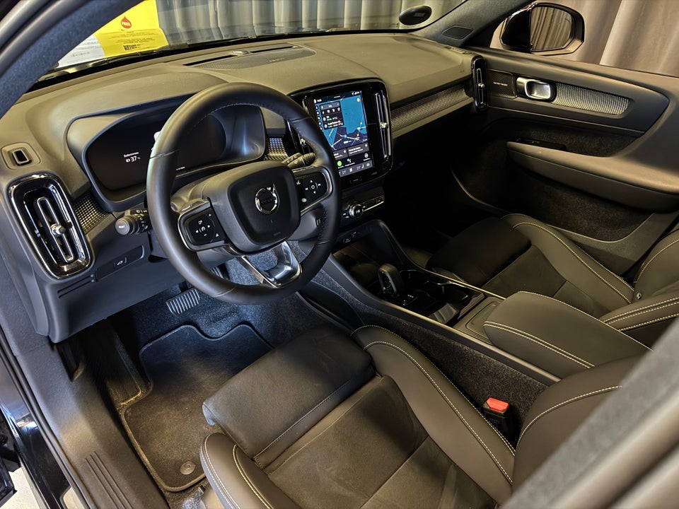 Volvo EX40 Extended Range Black Edition Excess 5d